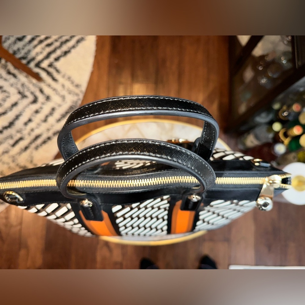 Henri Bendel West 57th Stripe Satchel | Pristine | Iconic NYC 🧡 - NWT - Picture 5 of 10